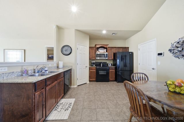 8436 E 160th Place, Bixby, OK 74008