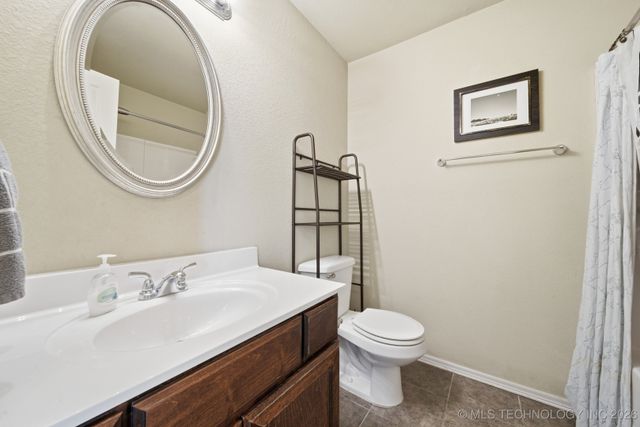 8436 E 160th Place, Bixby, OK 74008