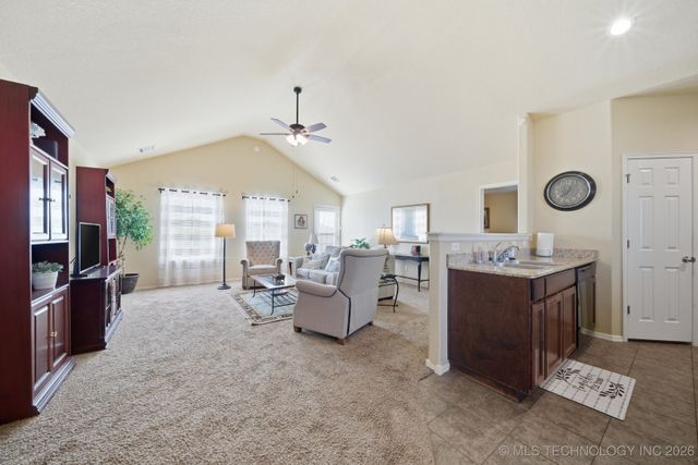 8436 E 160th Place, Bixby, OK 74008