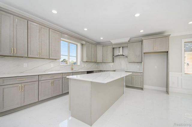 5268 Hartwell Street, Dearborn, MI 48126