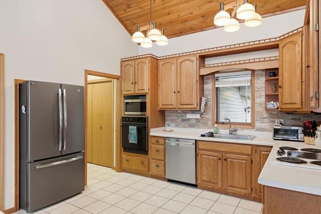 W5733 Island Drive, Pardeeville, WI 53954