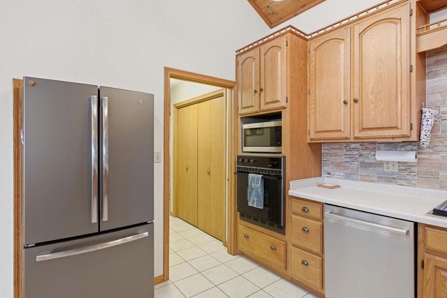 W5733 Island Drive, Pardeeville, WI 53954