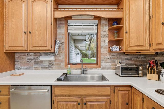 W5733 Island Drive, Pardeeville, WI 53954