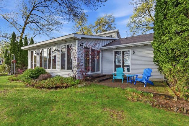 W5733 Island Drive, Pardeeville, WI 53954