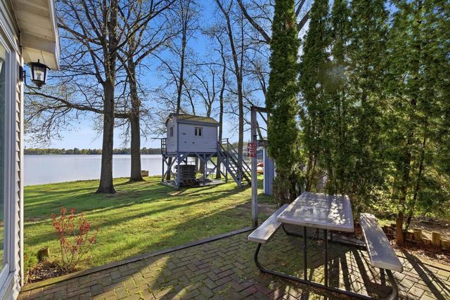W5733 Island Drive, Pardeeville, WI 53954