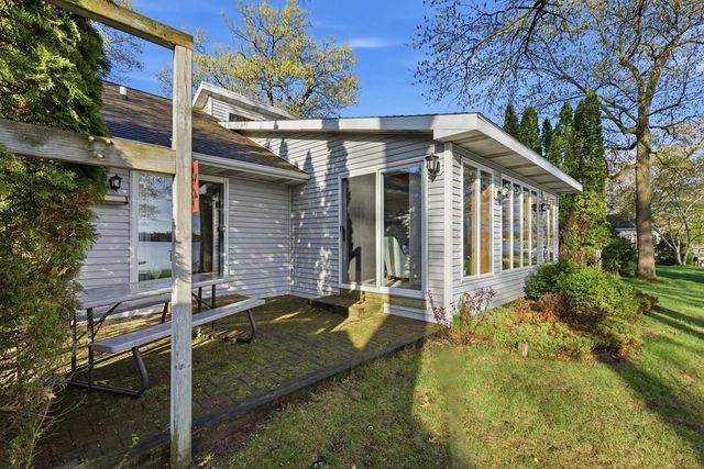 W5733 Island Drive, Pardeeville, WI 53954