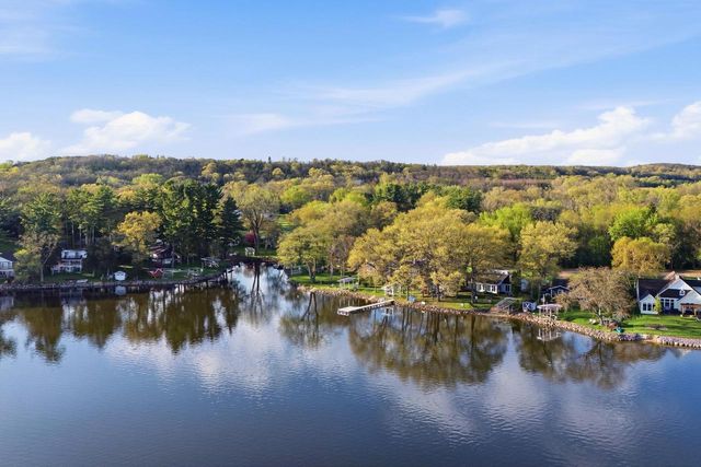 W5733 Island Drive, Pardeeville, WI 53954