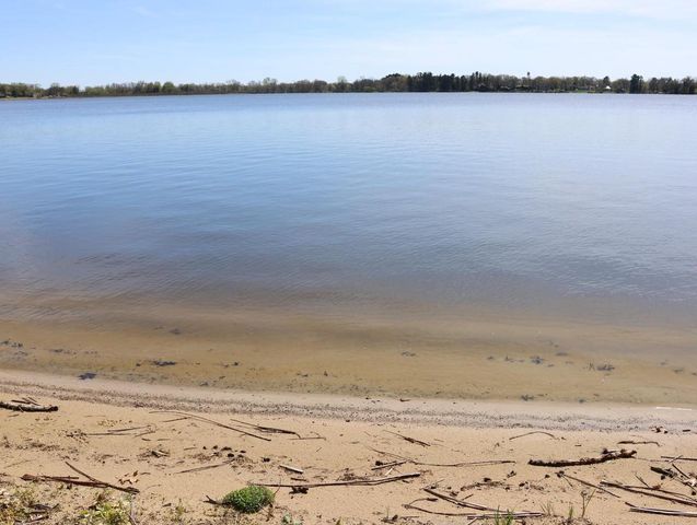 W5733 Island Drive, Pardeeville, WI 53954