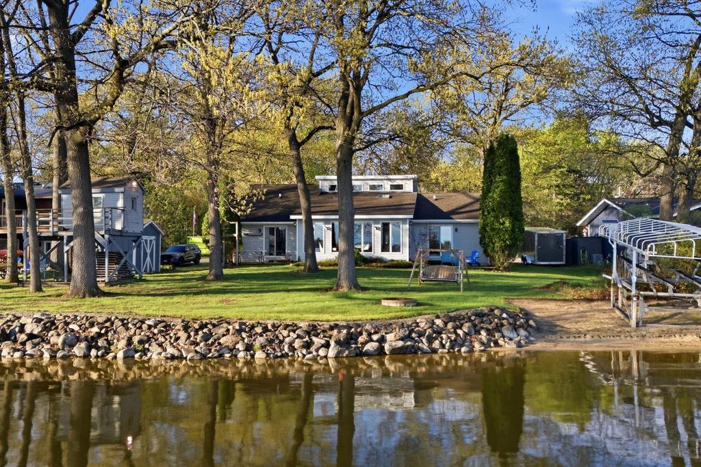 W5733 Island Drive, Pardeeville, WI 53954