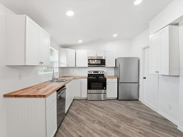 111 FRANCIS DRIVE NE, Port Charlotte, FL 33952