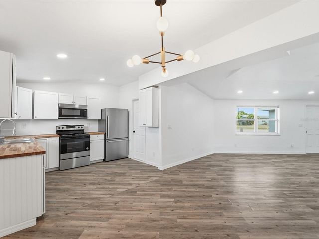 111 FRANCIS DRIVE NE, Port Charlotte, FL 33952