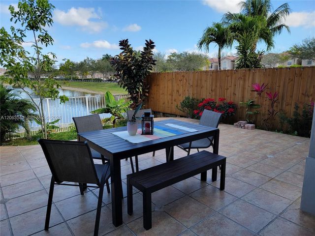 15375 SW 9th Way, Miami, FL 33194