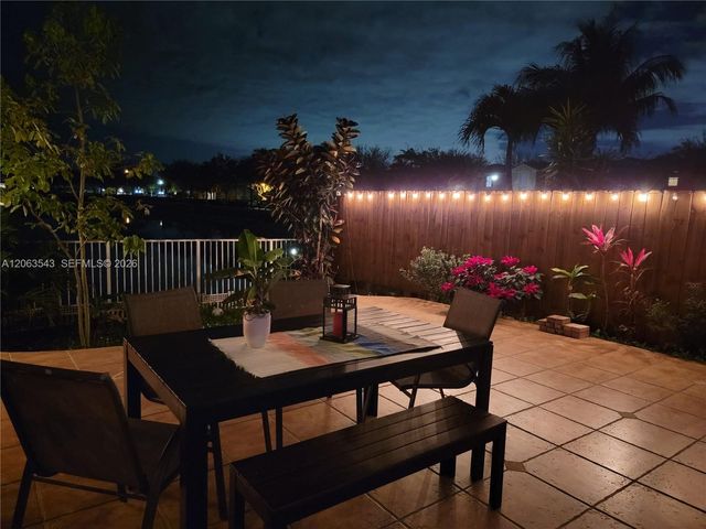 15375 SW 9th Way, Miami, FL 33194