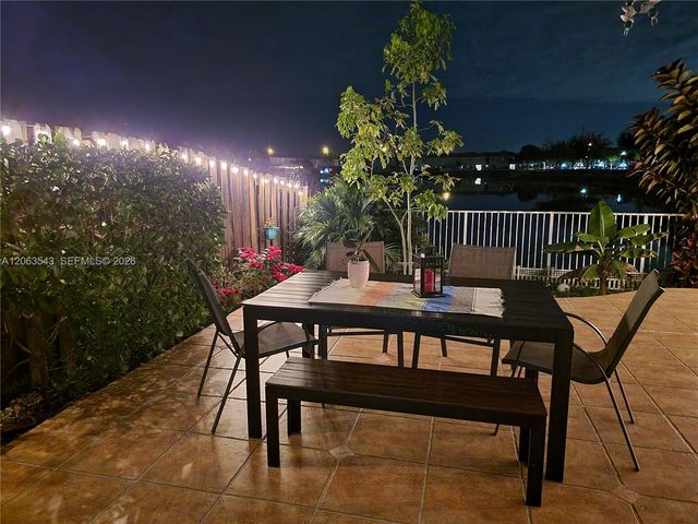 15375 SW 9th Way, Miami, FL 33194