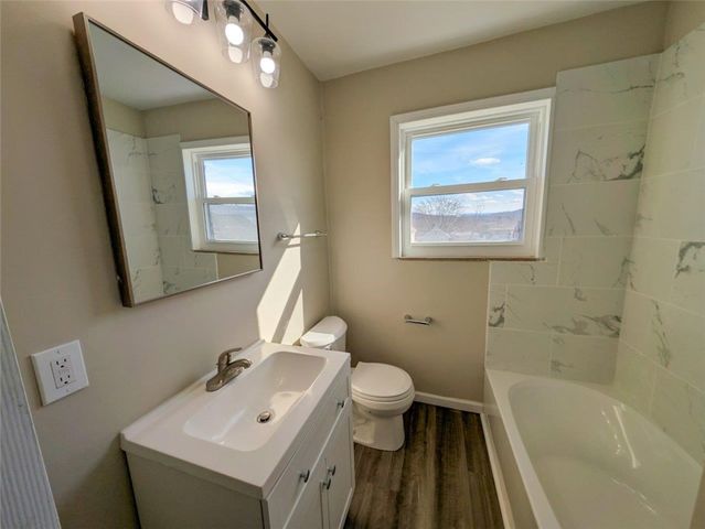 120 S 5th St, Youngwood, PA 15697
