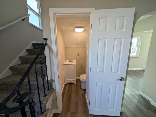 120 S 5th St, Youngwood, PA 15697