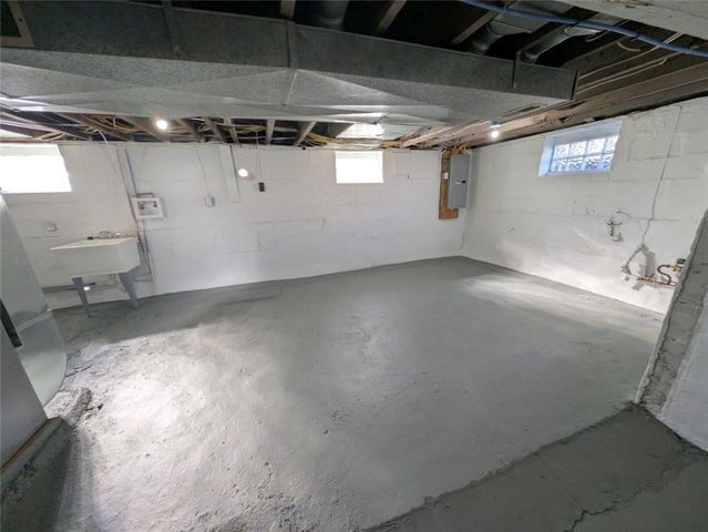 120 S 5th St, Youngwood, PA 15697