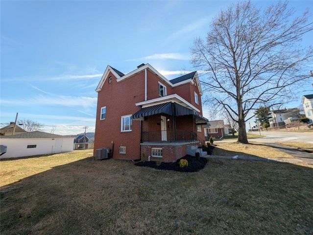 120 S 5th St, Youngwood, PA 15697