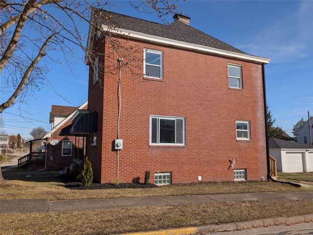 120 S 5th St, Youngwood, PA 15697