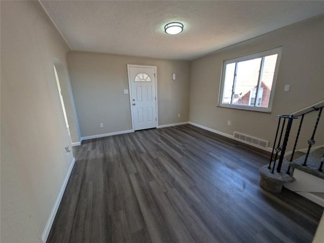 120 S 5th St, Youngwood, PA 15697