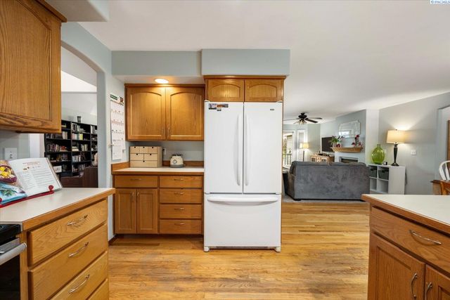 45102 E Alderbrook Ct, West Richland, WA 99353