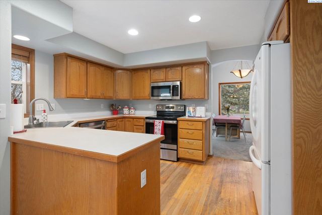 45102 E Alderbrook Ct, West Richland, WA 99353