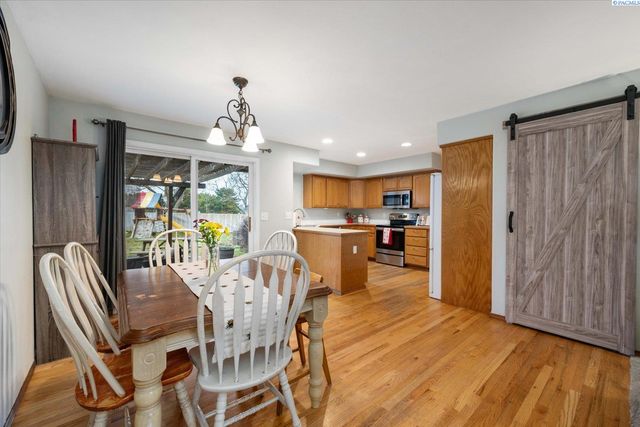 45102 E Alderbrook Ct, West Richland, WA 99353