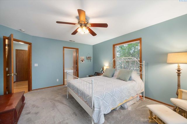 45102 E Alderbrook Ct, West Richland, WA 99353