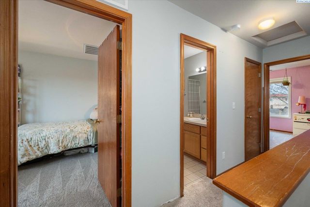 45102 E Alderbrook Ct, West Richland, WA 99353