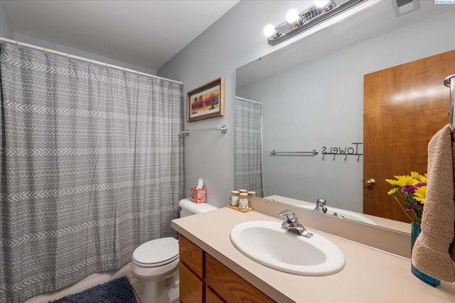 45102 E Alderbrook Ct, West Richland, WA 99353