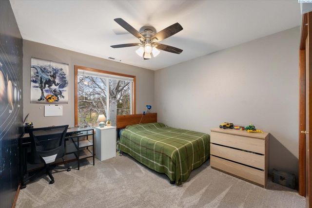 45102 E Alderbrook Ct, West Richland, WA 99353