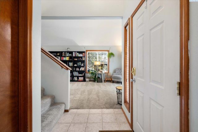 45102 E Alderbrook Ct, West Richland, WA 99353