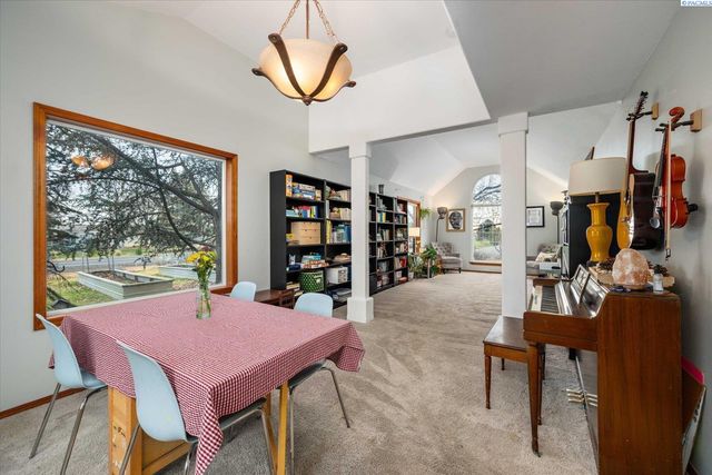 45102 E Alderbrook Ct, West Richland, WA 99353