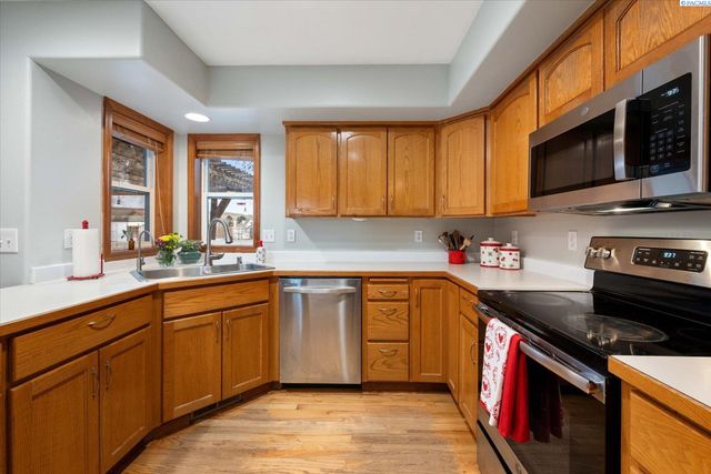 45102 E Alderbrook Ct, West Richland, WA 99353