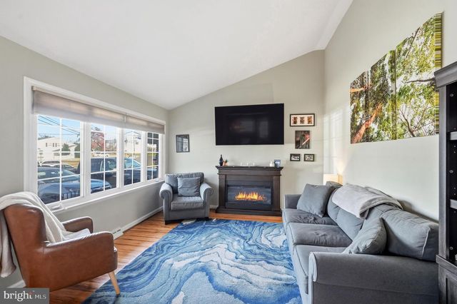 13 CORNELIA DR, Bellmawr, NJ 08031