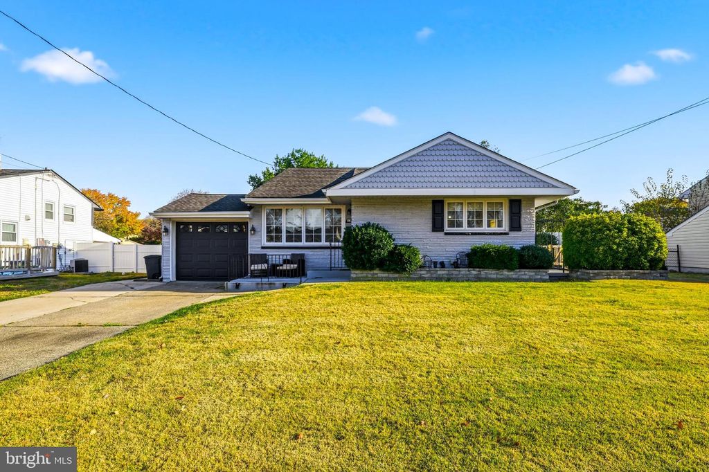 13 CORNELIA DR, Bellmawr, NJ 08031