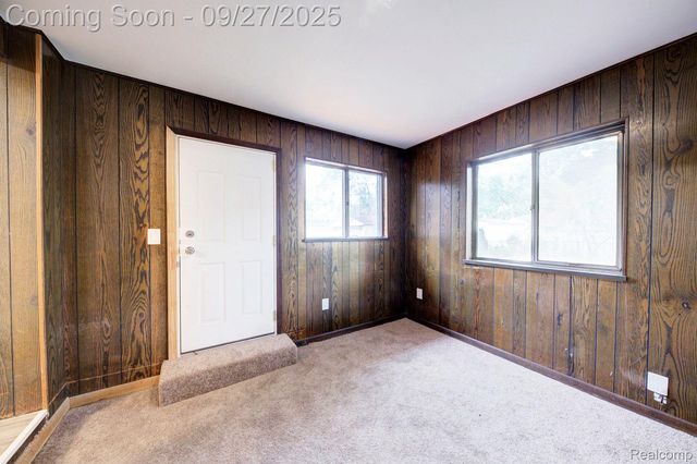 21661 Cloverlawn Street, Oak Park, MI 48237