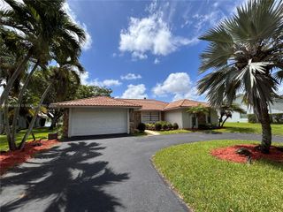 1048 NW 99th Ave, Plantation, FL 33322