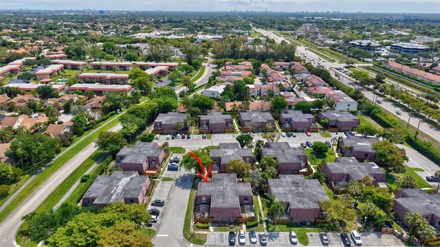7582 Courtyard Run E, Boca Raton, FL 33433