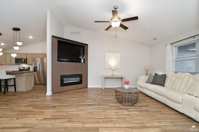 2617 Donna’s Way, Manhattan, KS 66502