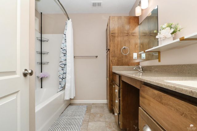 2617 Donna’s Way, Manhattan, KS 66502