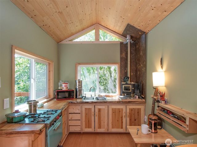 663 Glass Road, Port Angeles, WA 98362