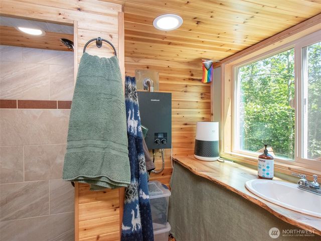 663 Glass Road, Port Angeles, WA 98362