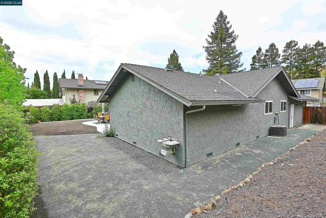 5516 Langford Ct, Concord, CA 94521