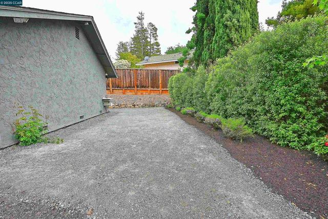 5516 Langford Ct, Concord, CA 94521