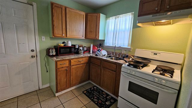 2835 Aster Street, Dallas, TX 75211