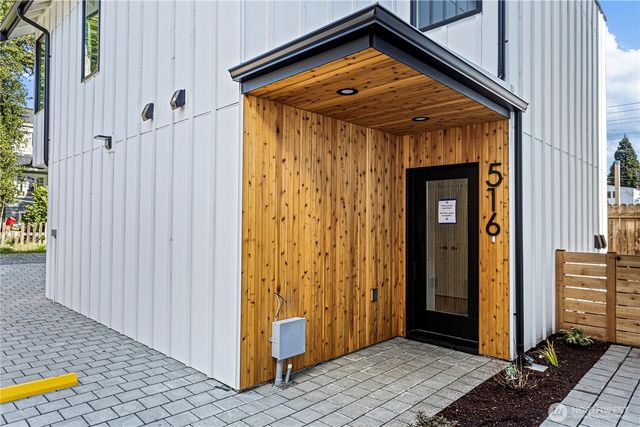 516 N 102nd Street, Seattle, WA 98133