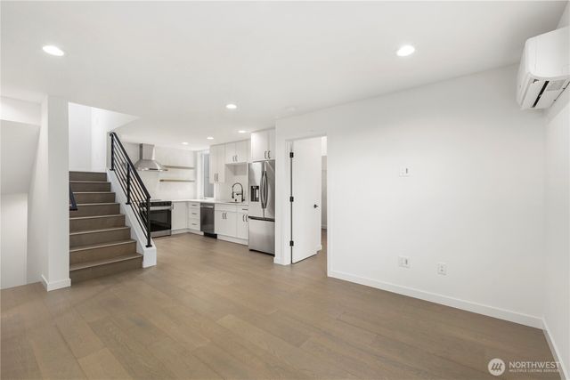 516 N 102nd Street, Seattle, WA 98133