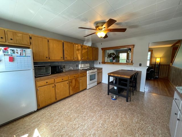 98 Everett St 98, Easthampton, MA 01027
