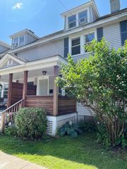 98 Everett St 98, Easthampton, MA 01027